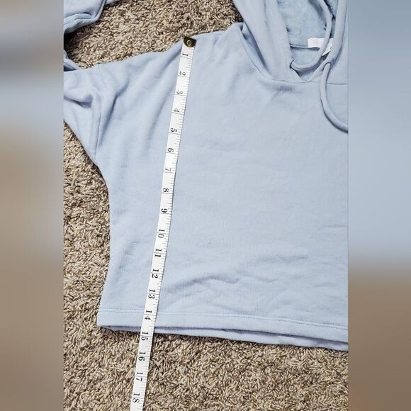 NWT Beyond Yoga Powder Blue Cropped Hoodie Sweatshirt - Picture 4 of 8